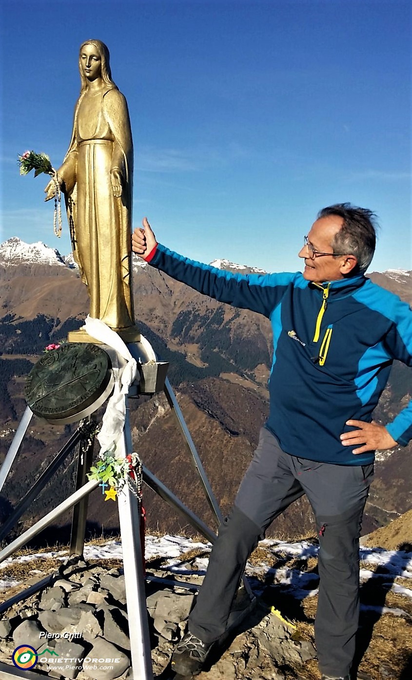 00 Alla Madonnina di vetta del Pizzo Baciamorti (2009 m) con vista in Tre Signori.jpg